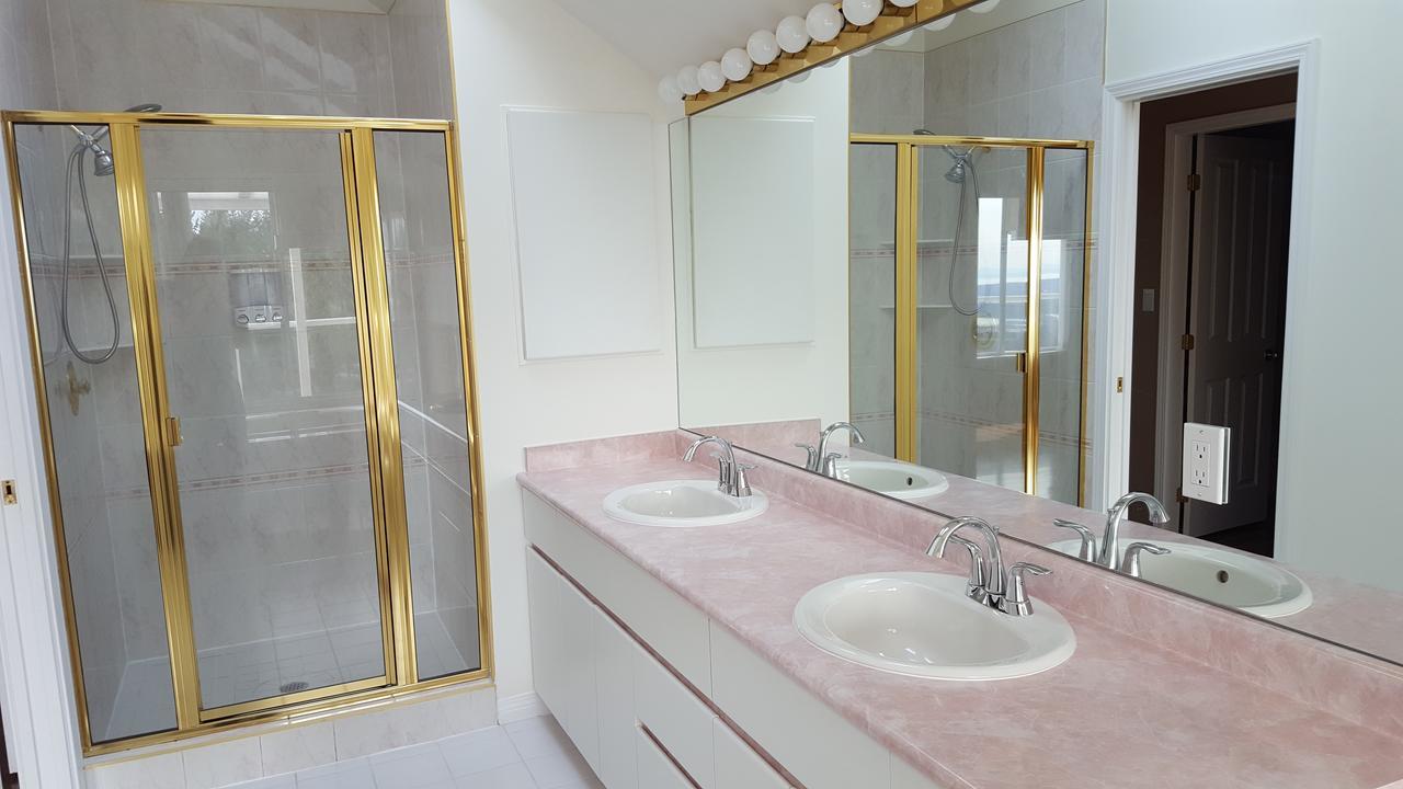 Emperial Suites North Vancouver Extérieur photo