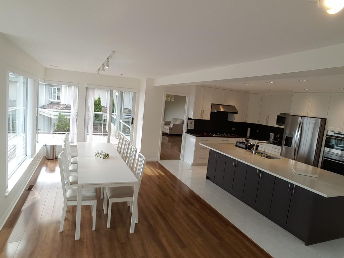 Emperial Suites North Vancouver Extérieur photo